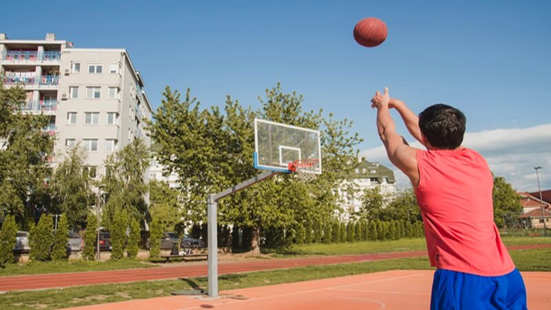 How Professional Basketball Shapes Backyard Games: From Moves to Culture